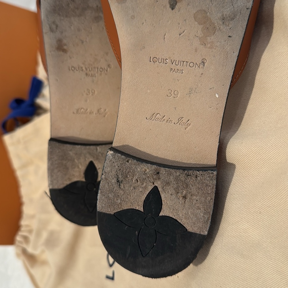 JUST LIKE NEW! LV Isola Flat Mule. EU 39 - Picture 9 of 15